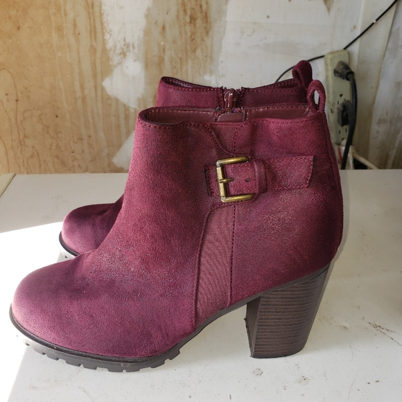 Red, suede booties - Picture 1 of 4